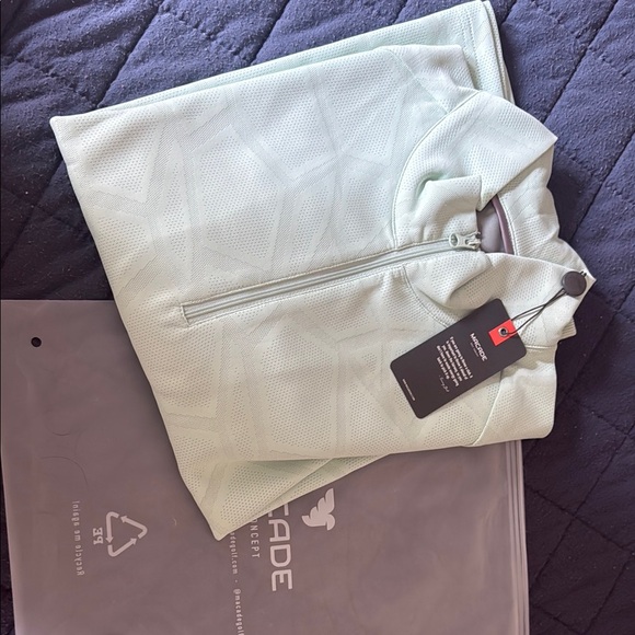 Macade Mint Green Half-Zip Women's Golf Top - Picture 5 of 5